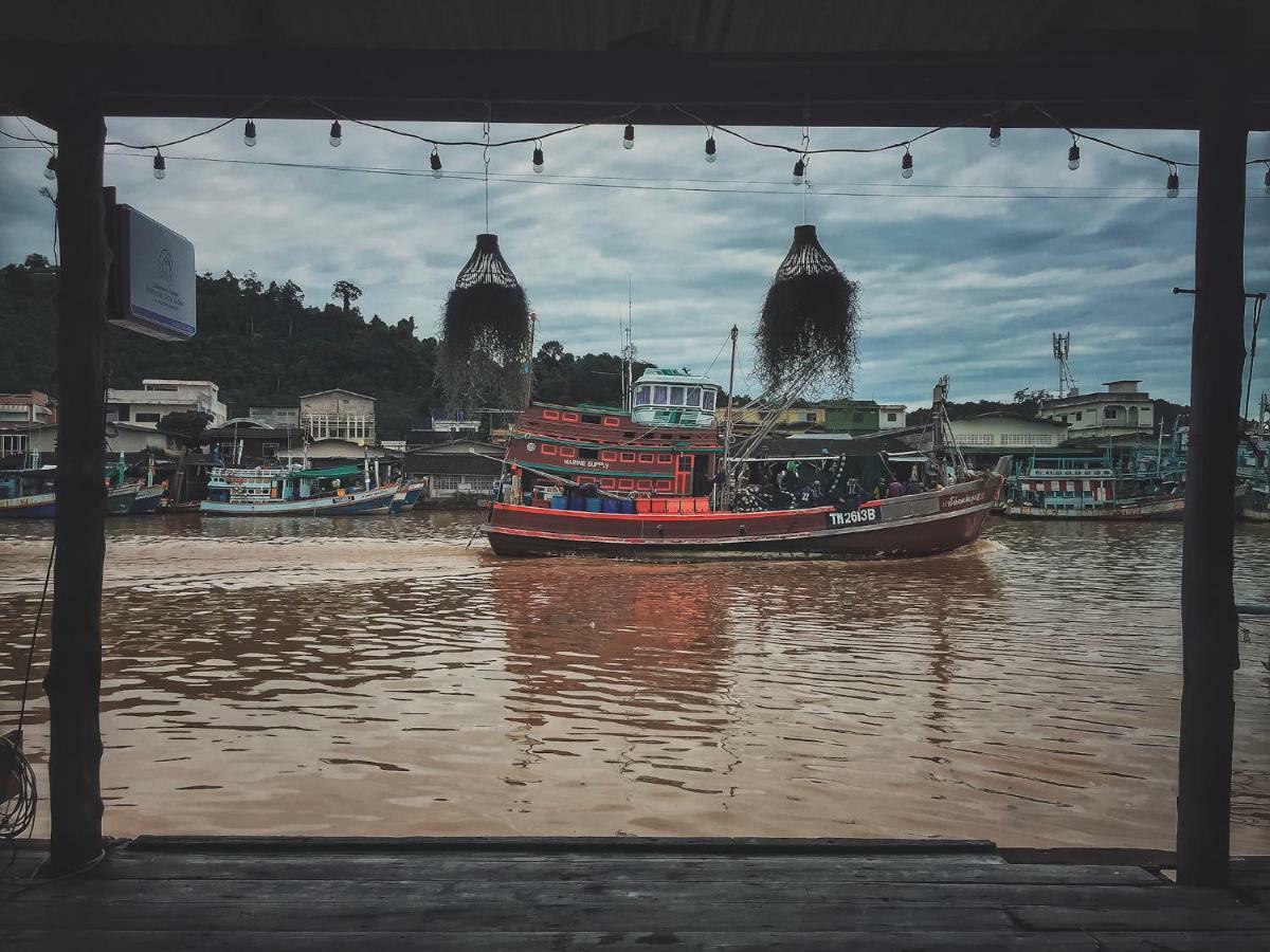 Rub Lom Chom Klong Homestay Chumphon Esterno foto